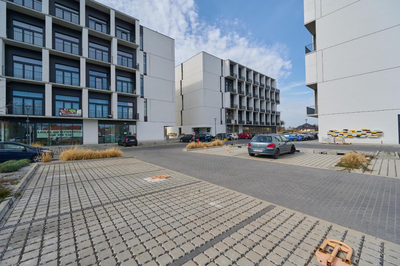 Mezzanine Studio Apartments Zarembowicza Wroclaw Airport By Renters المظهر الخارجي الصورة