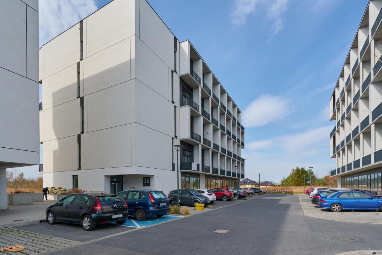 Mezzanine Studio Apartments Zarembowicza Wroclaw Airport By Renters المظهر الخارجي الصورة