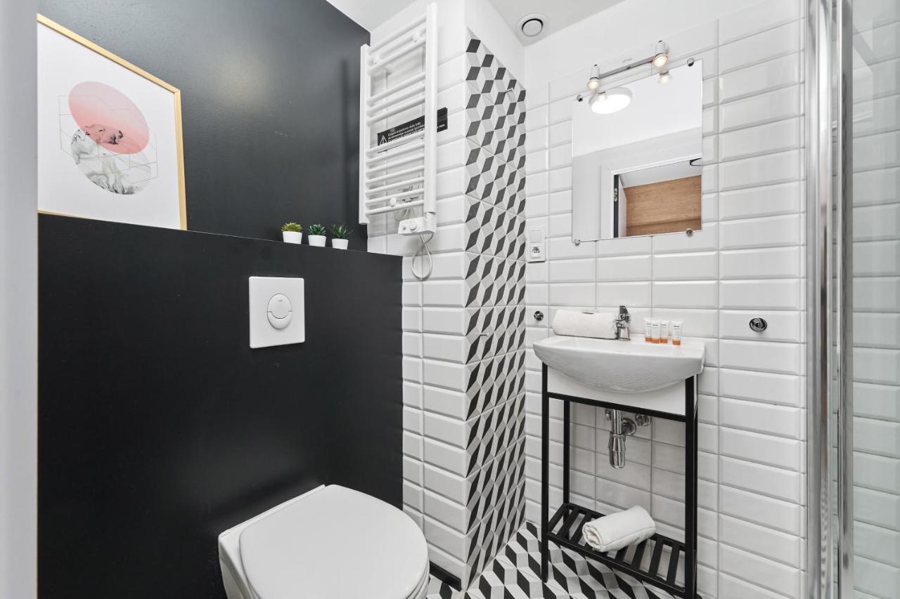 Mezzanine Studio Apartments Zarembowicza Wroclaw Airport By Renters المظهر الخارجي الصورة