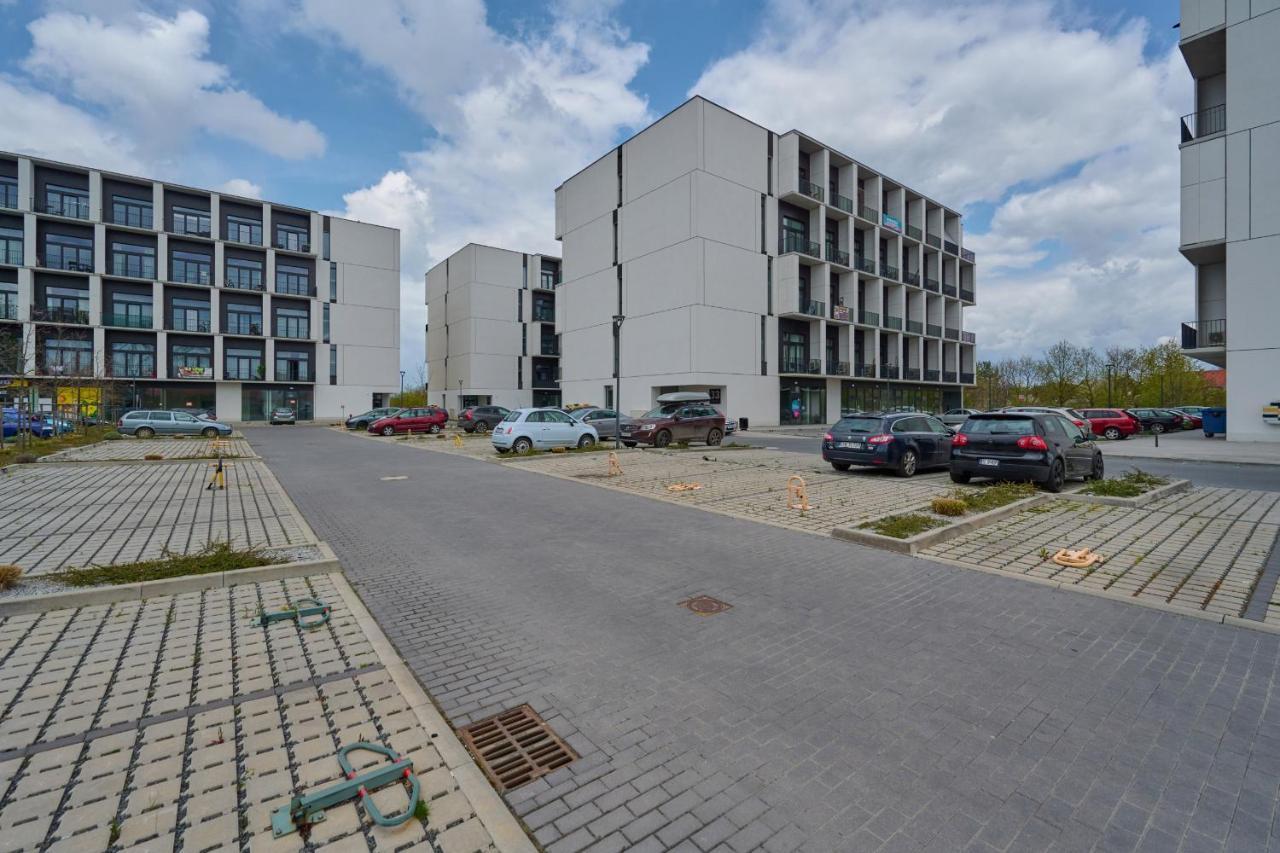 Mezzanine Studio Apartments Zarembowicza Wroclaw Airport By Renters المظهر الخارجي الصورة