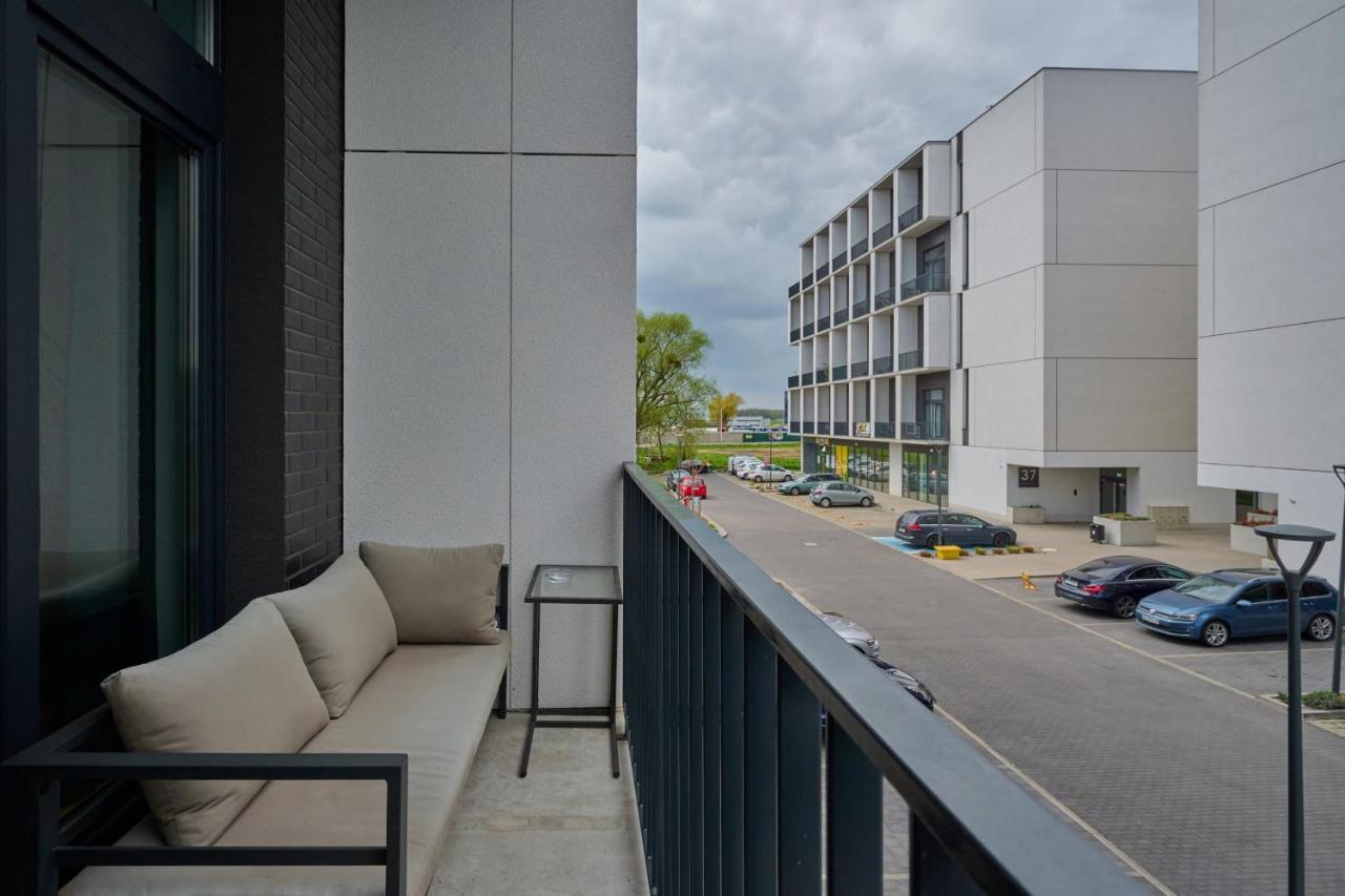 Mezzanine Studio Apartments Zarembowicza Wroclaw Airport By Renters المظهر الخارجي الصورة